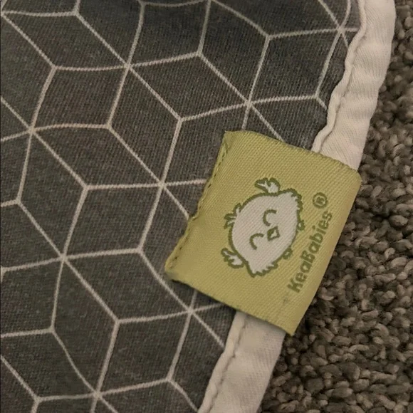 “KeaBabies” Stylish Gray and White Baby Bib Set of 8 - Picture 10 of 10